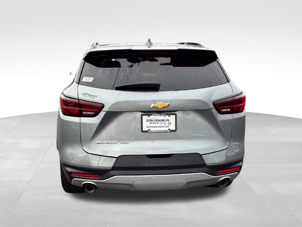 Used 2023 Gray Chevrolet LT image 4