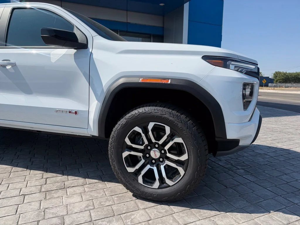 New 2026 Summit White GMC AT4 image 7
