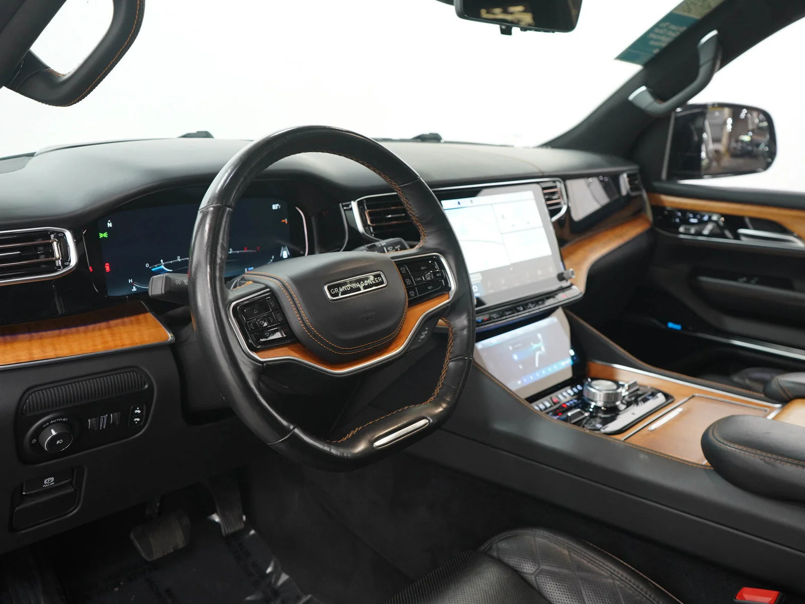 Used 2023 Diamond Black Crystal Pearlcoat Jeep Series III image 27