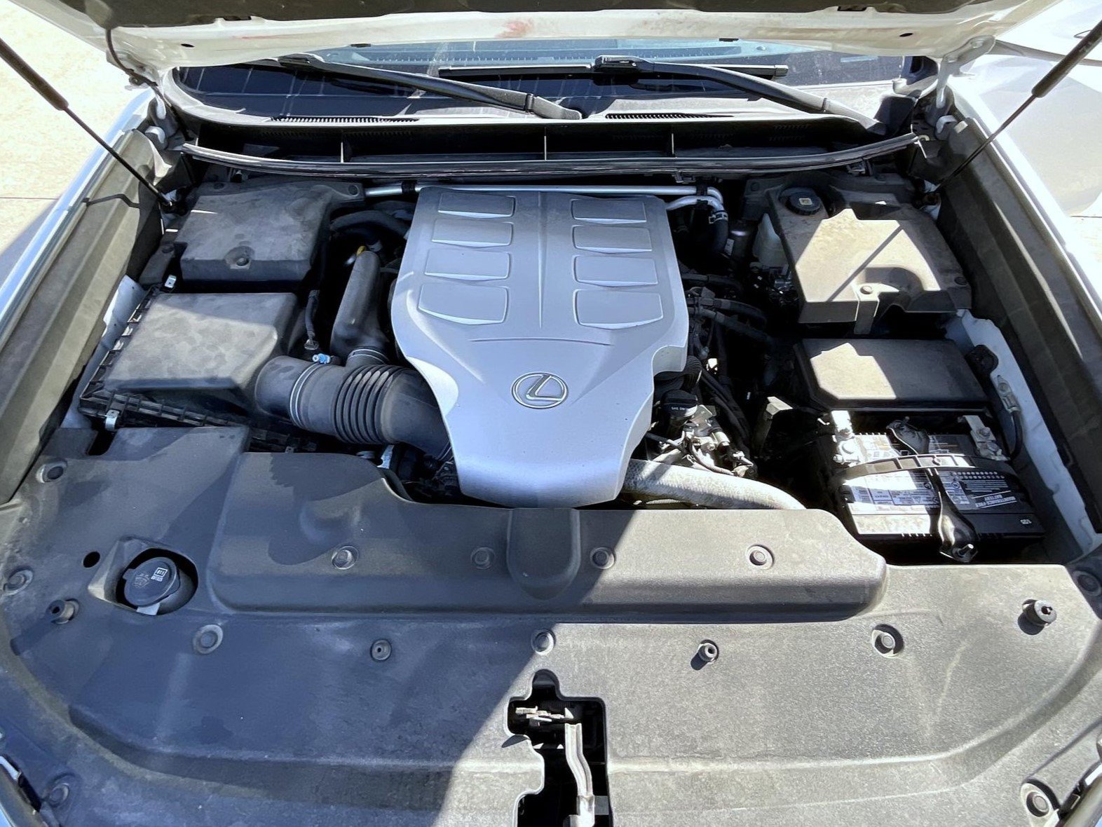 Used 2021 White Lexus 460 image 27