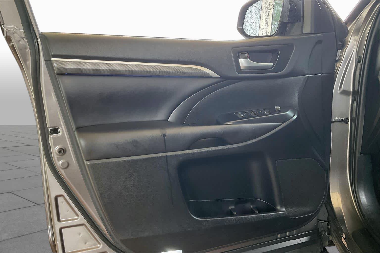 Used 2019 Predawn Gray Mica Toyota SE image 19