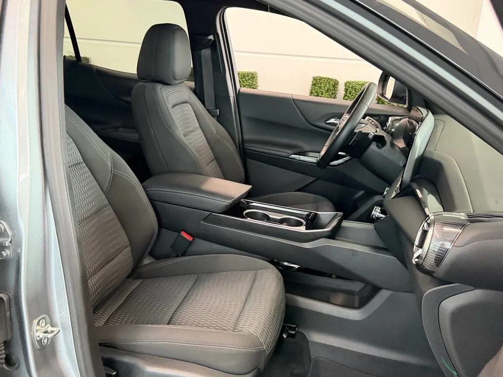 Used 2025 Sterling Gray Metallic Chevrolet LT image 18