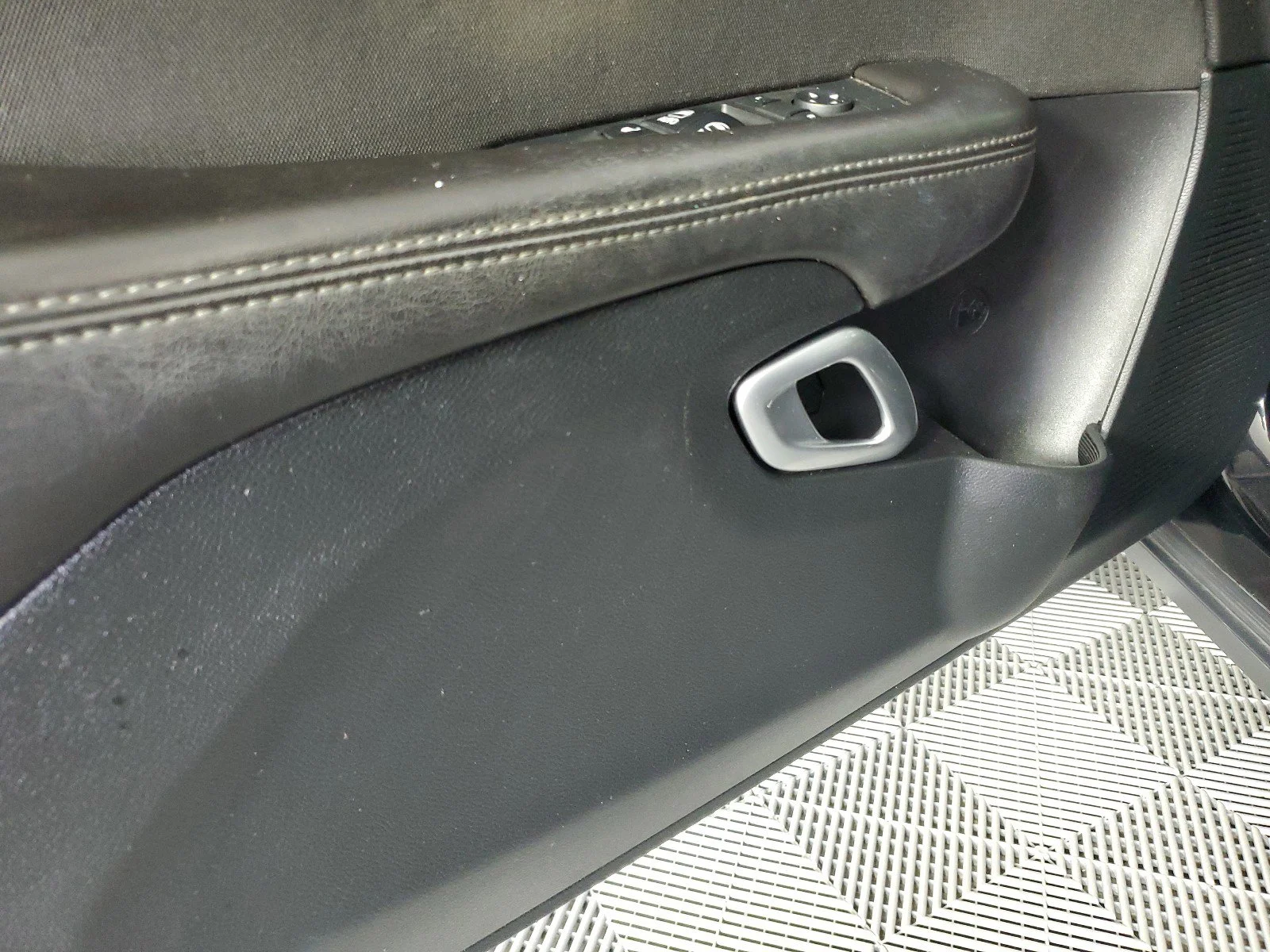Used 2018 Pitch Black Clearcoat Dodge SXT image 20