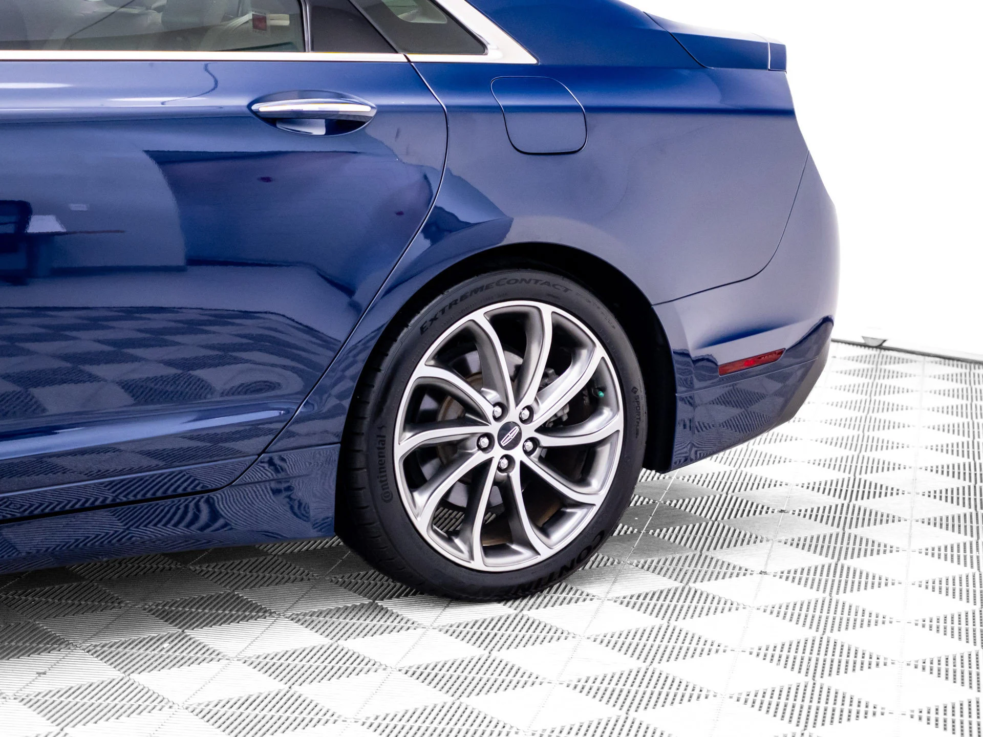 Used 2018 Blue Lincoln Reserve image 38