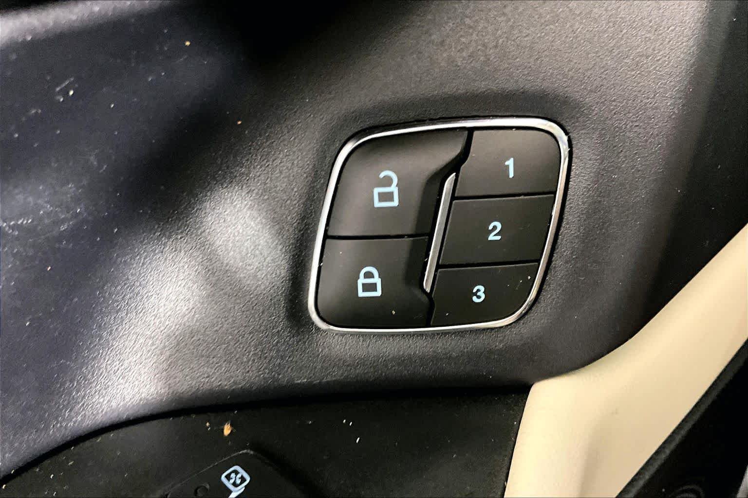 Used 2019 Blue Ford Platinum image 33