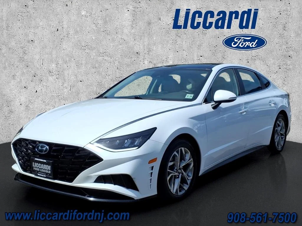 Used 2021 Gray Hyundai SEL image 3