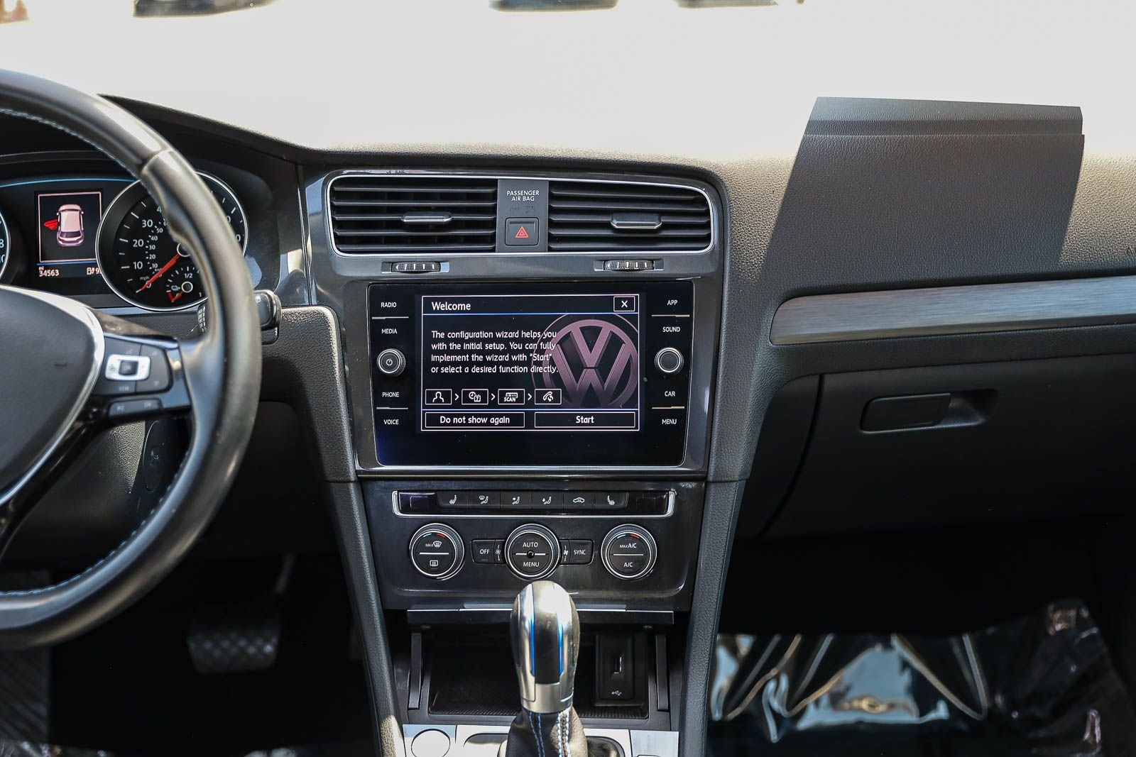 Used 2019 Reflex Silver Metallic Volkswagen SE image 14