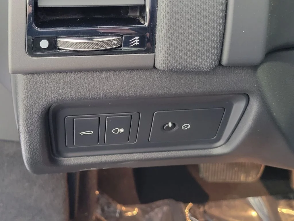 Used 2017 Black Jaguar Base image 17