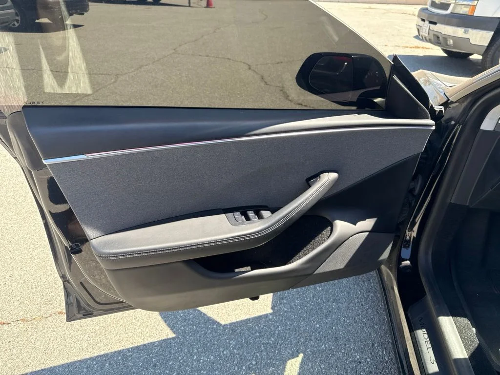 Used 2024  Tesla Base image 11