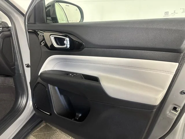 Certified Used 2022 Gray Jeep Limited image 30