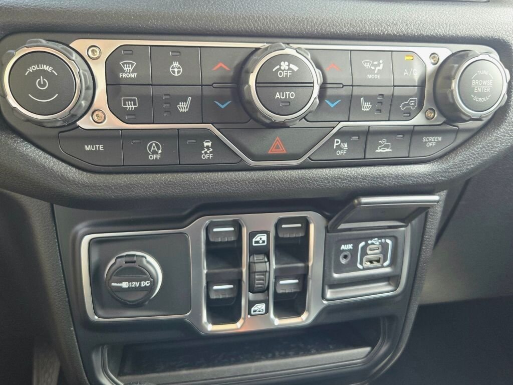 New 2026 Tuscadero Pearlcoat Jeep Sport S image 26