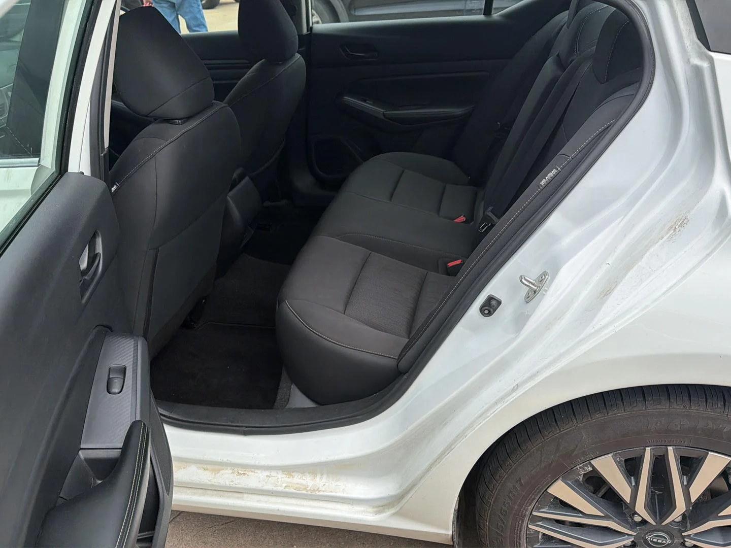 Used 2025 Glacier White Nissan SV image 4