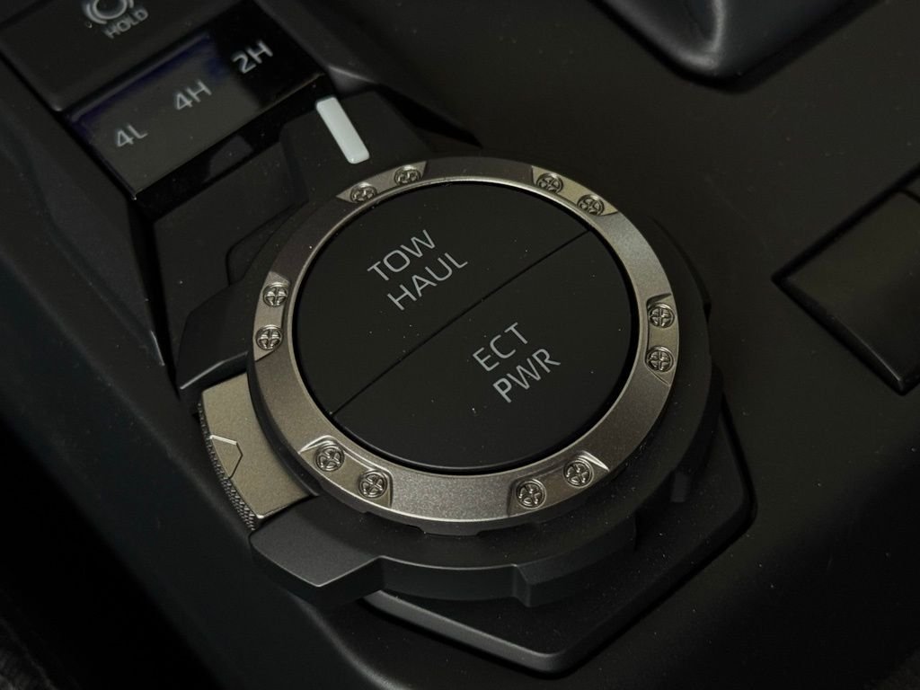 2025 Toyota Tacoma SR5 - Photo 28