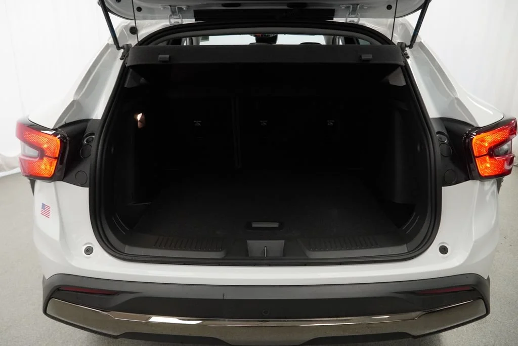 New 2026 Summit White Chevrolet ACTIV image 24