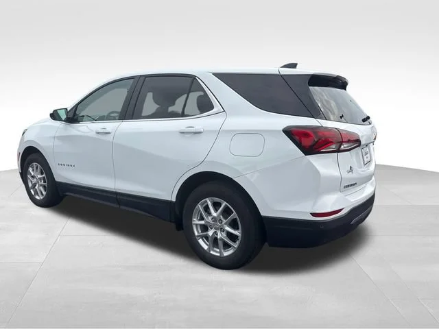 Used 2024 Summit White Chevrolet LT image 3