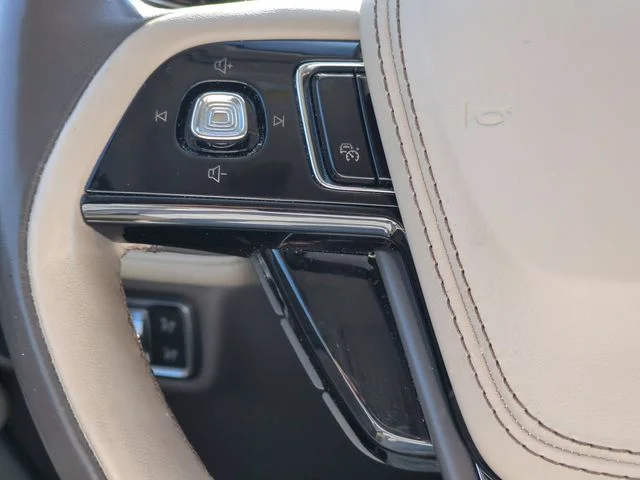 Used 2020 White Lincoln Reserve image 17