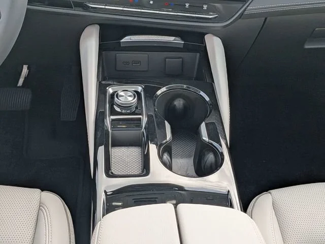 New 2026 Iridescent White Tricoat Buick Avenir image 20