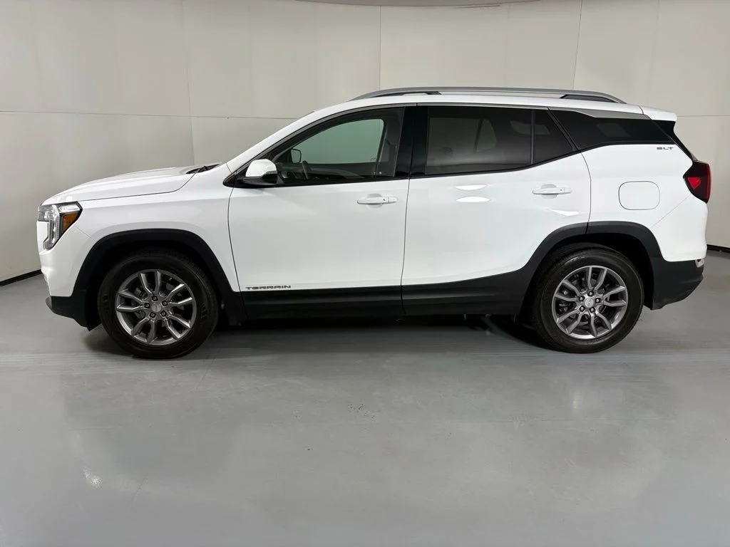 Used 2024 White GMC SLT image 5