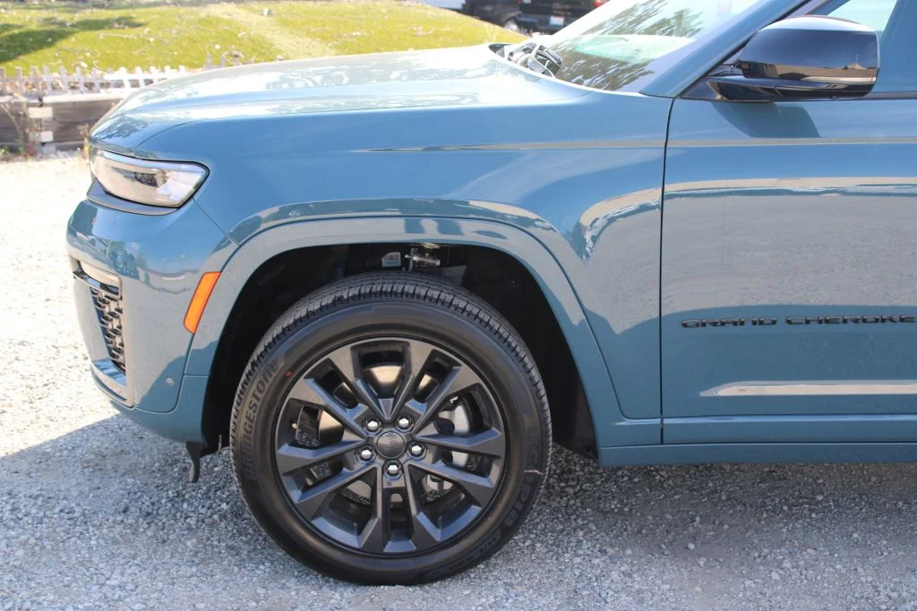 New 2026 Steel Blue Exterior Paint Jeep Limited Reserve image 7