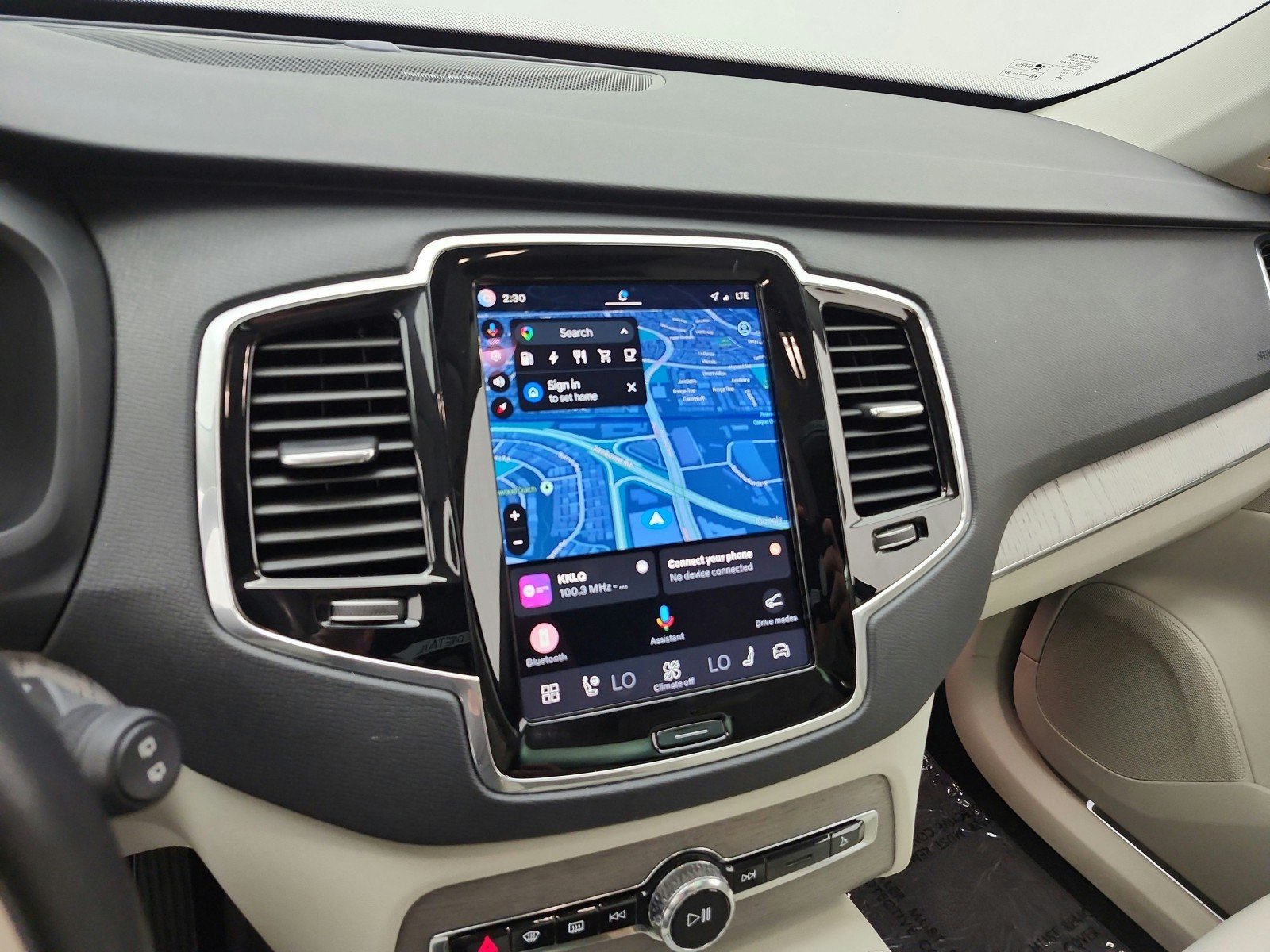 Used 2024 Vapour Grey Metallic Volvo T8 eAWD PHEV Plus 6P image 14