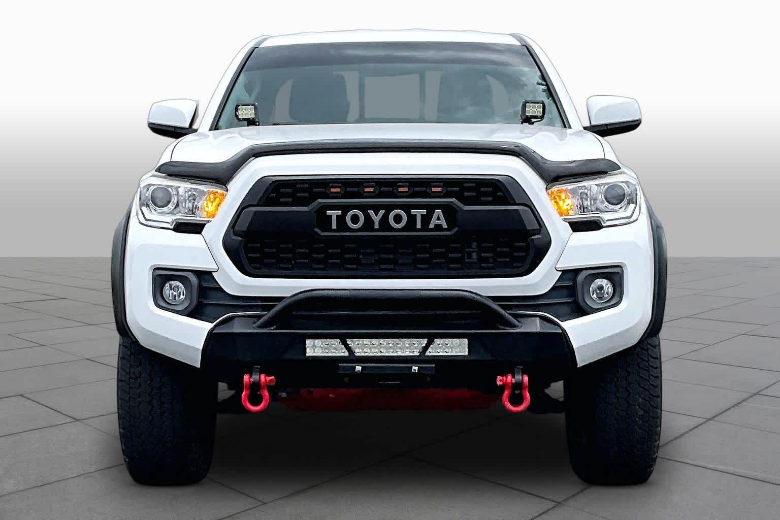 Used 2016 Super White Toyota SR image 3