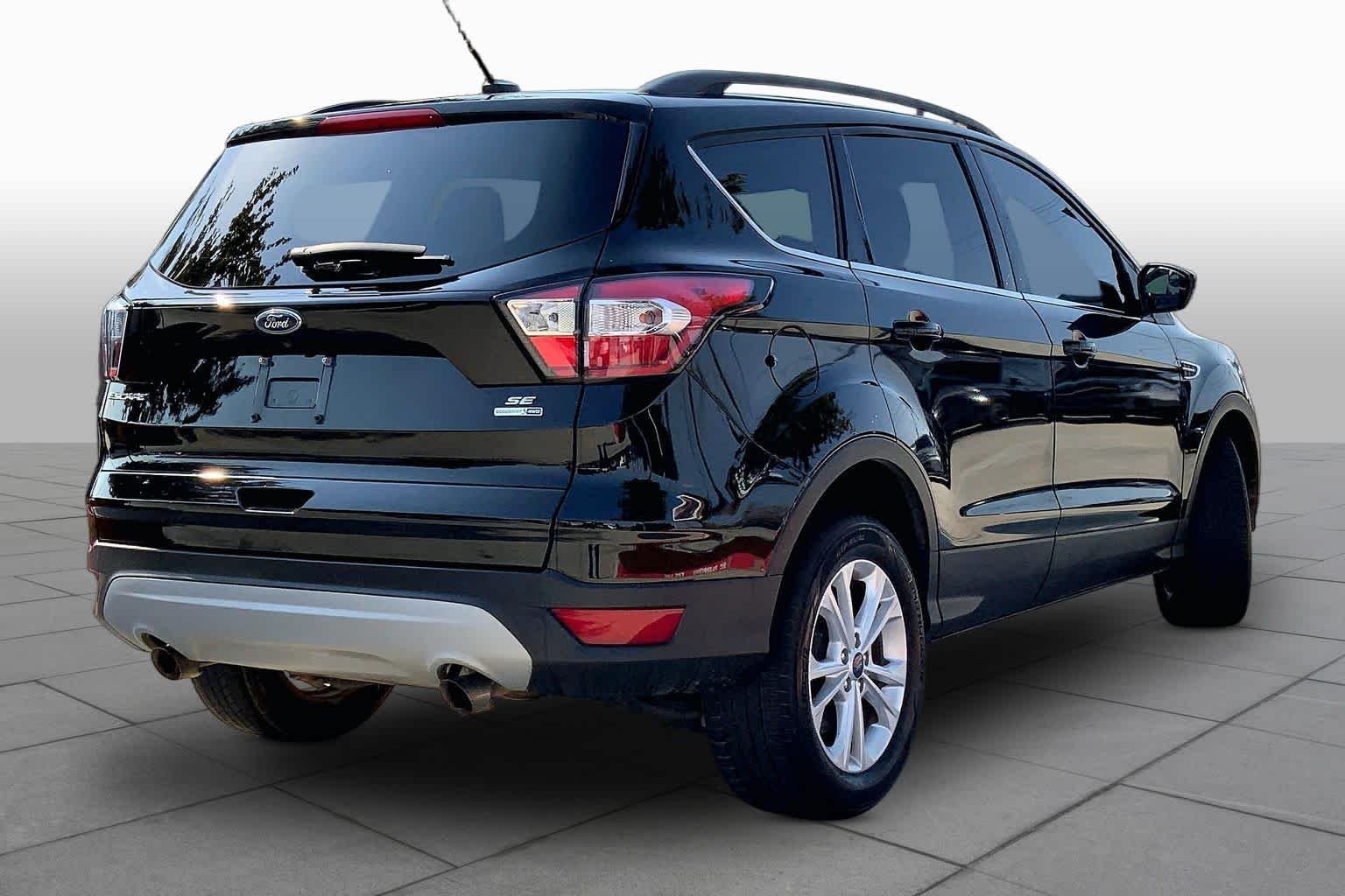 Used 2018 Shadow Black Ford SE image 13