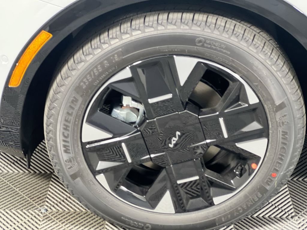 New 2026 Wolf Gray Kia SX Prestige image 12