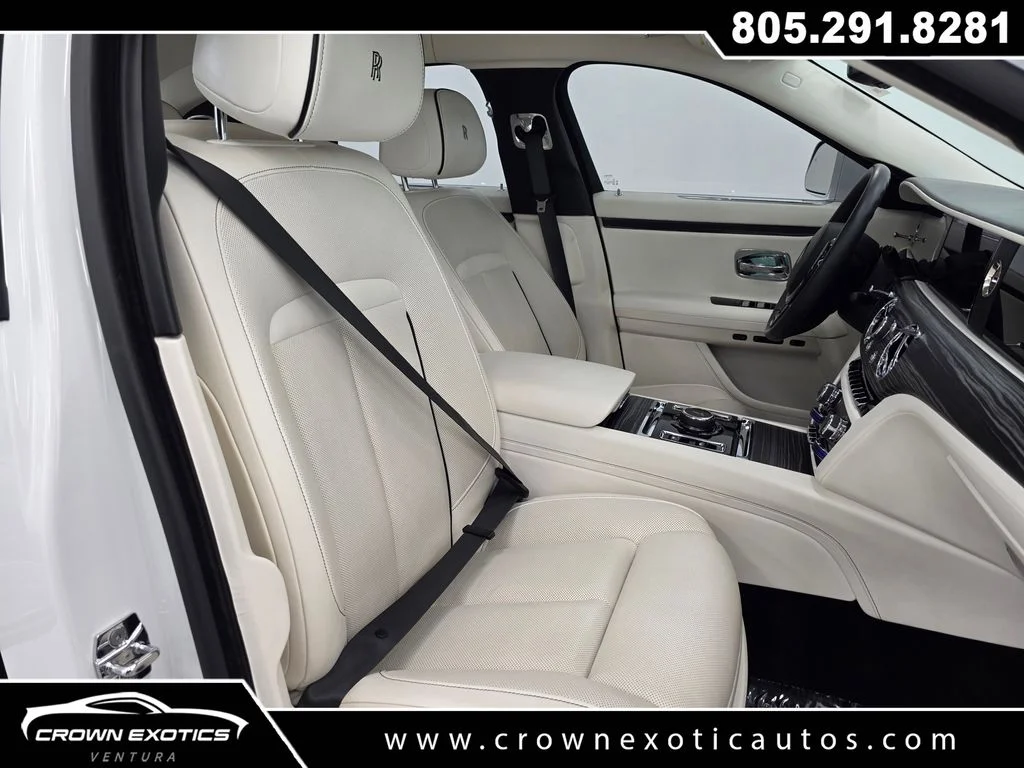 Used 2021  Rolls-Royce Base image 20