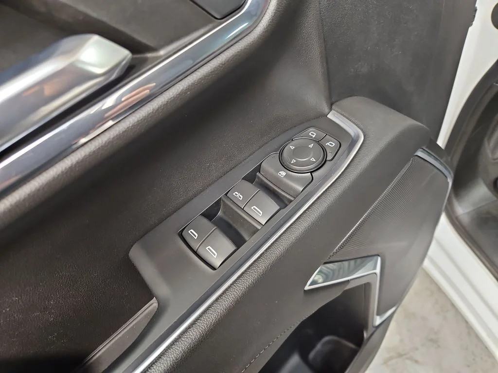 Used 2023 White GMC Elevation image 16