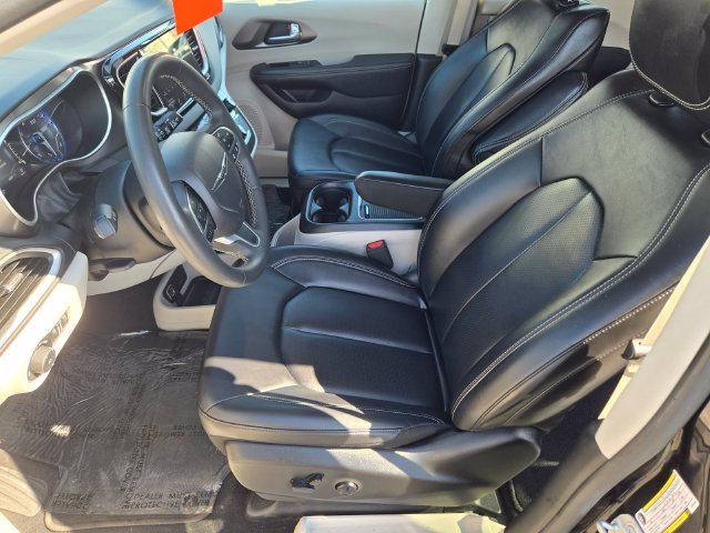 Used 2024 Black Chrysler Touring L image 11