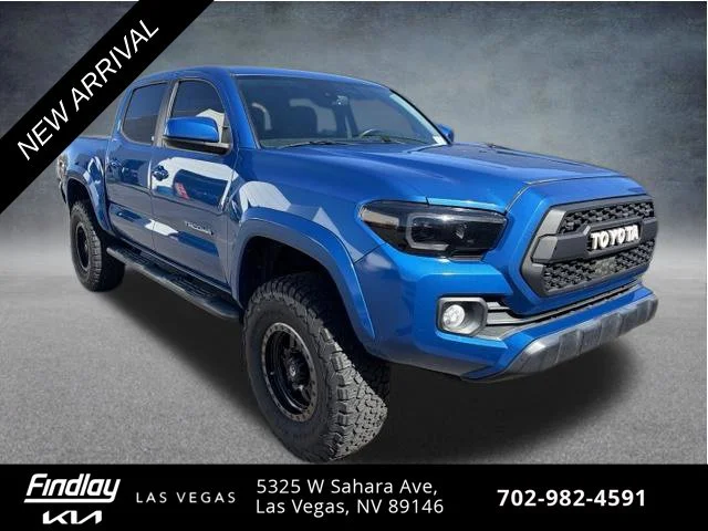 Used 2018 Blue Toyota SR5 image 3