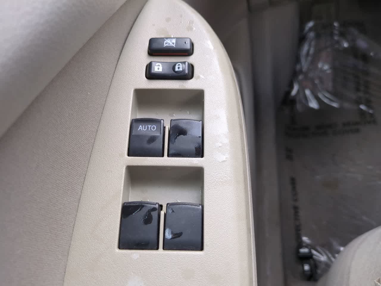 Used 2013 Tropical Sea Metallic Toyota L image 16