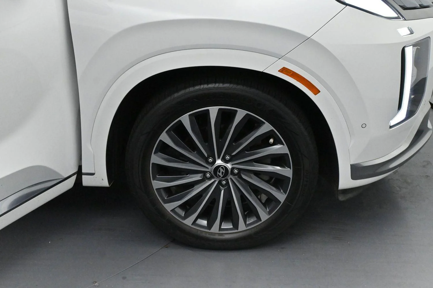 Used 2024 Hyper White Hyundai Calligraphy image 40