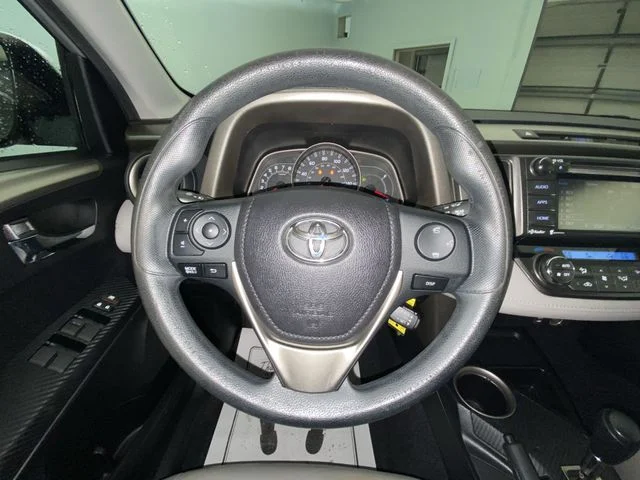 Used 2014 Silver Toyota XLE image 14