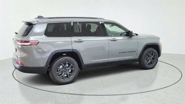 New 2027 Sting-Gray Clear-Coat Paint Jeep Laredo Altitude image 12