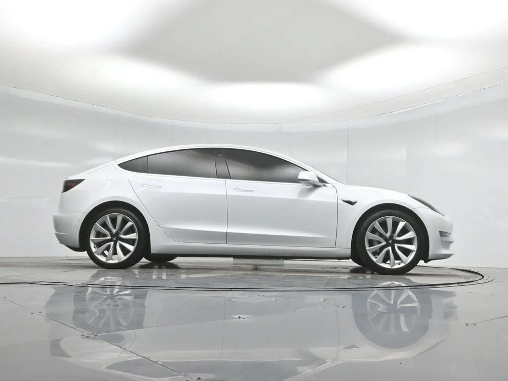 Used 2020  Tesla Standard Range Plus image 42