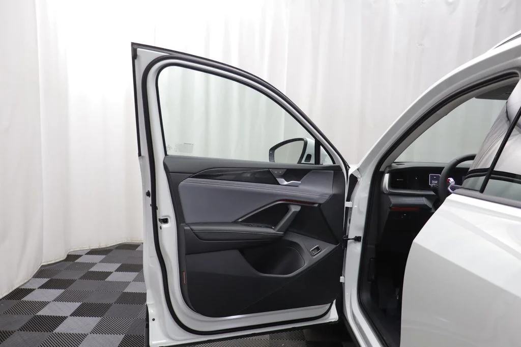 2026 Volkswagen Tiguan SE - Photo 5