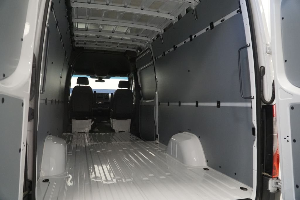 New 2025 Arctic White Mercedes-Benz Cargo 170 WB image 10