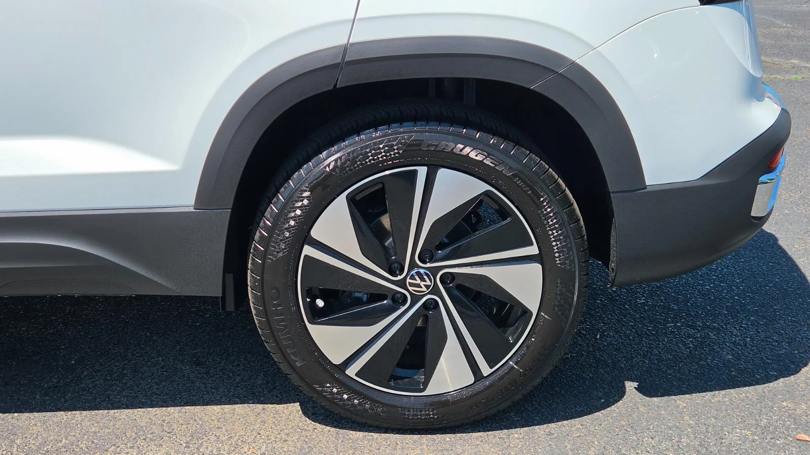 New 2026 Pure White Volkswagen SE image 16