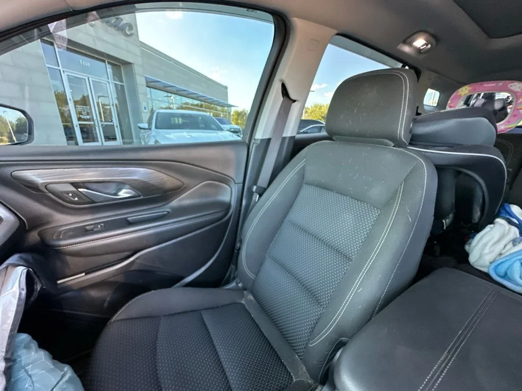 Used 2023 White GMC SLE image 9