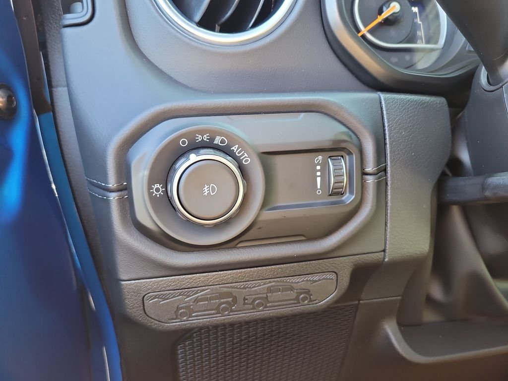 New 2026 Hydro Blue Pearl-Coat Exterior Paint Jeep Sahara image 20