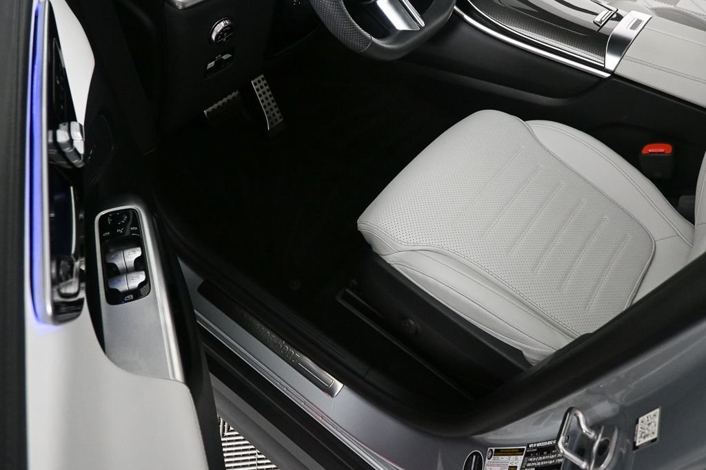 Used 2025 Silver Mercedes-Benz GLC 300 image 7