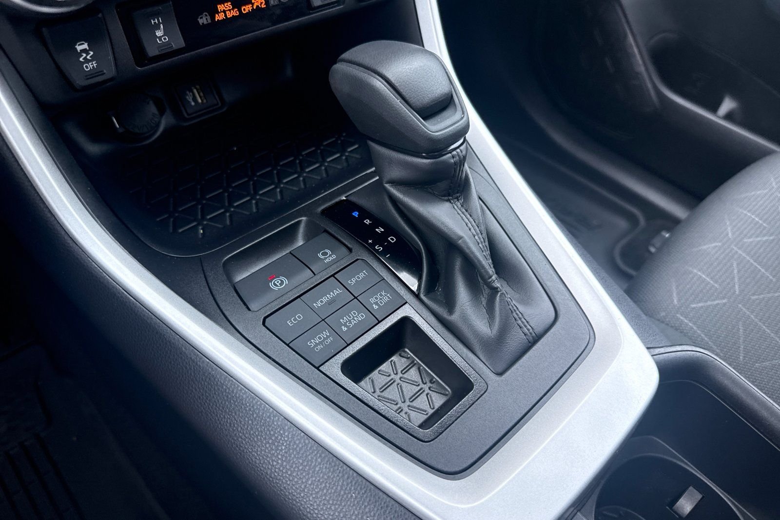 Used 2025 White Toyota XLE image 20