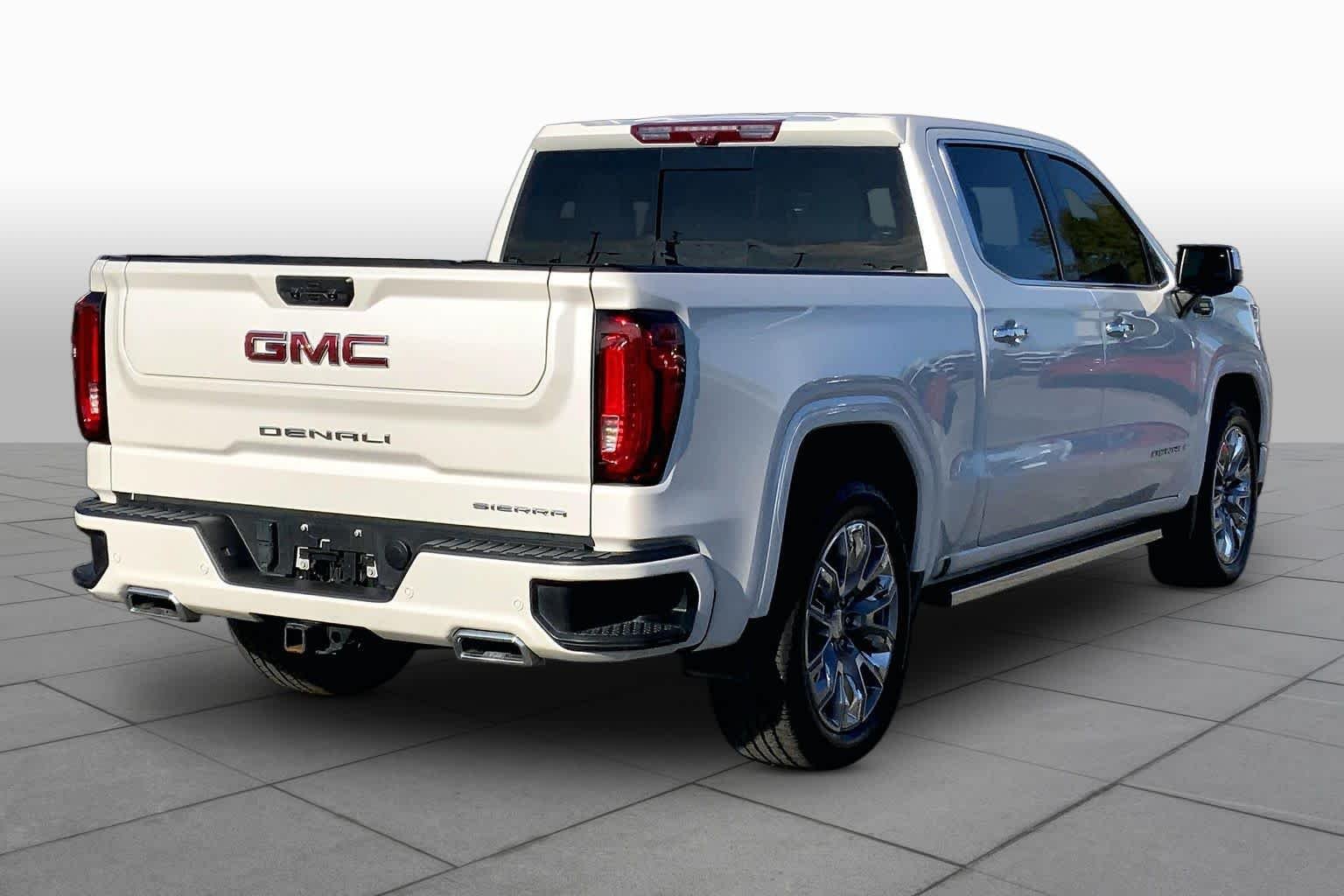 Used 2024 White Frost Tricoat GMC Denali image 13