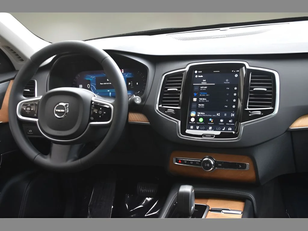 Certified Used 2023 Onyx Black Metallic Volvo Plus image 18