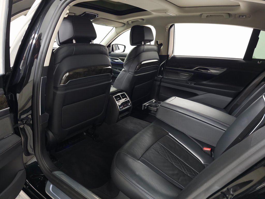 2020 BMW 745E - Image 39