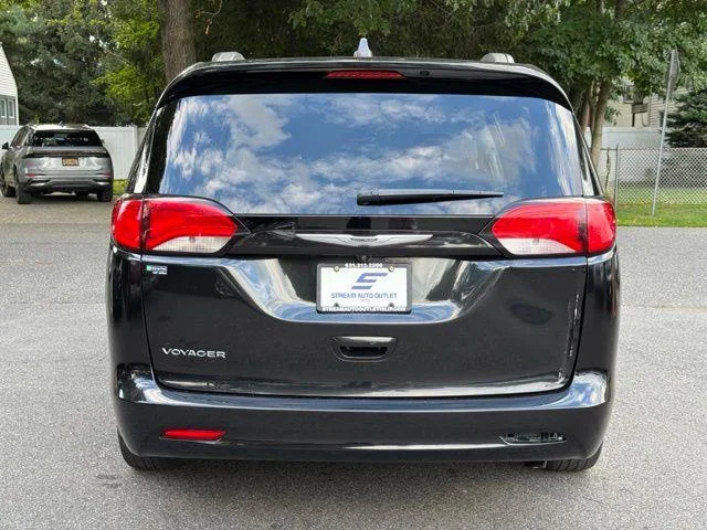 Used 2021 Black Chrysler LXI image 8