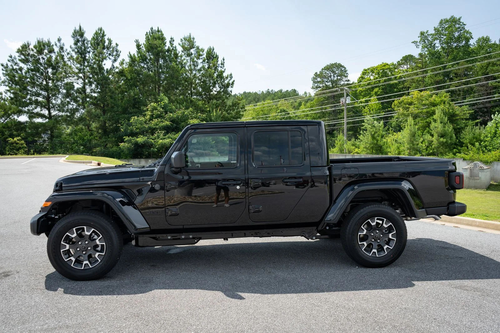 New 2026 Black Clear-Coat Exterior Paint Jeep Sahara image 5