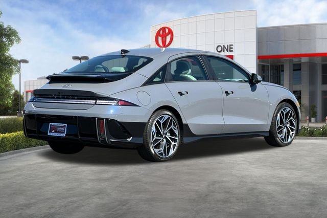 Used 2024 Blue Hyundai SEL image 4