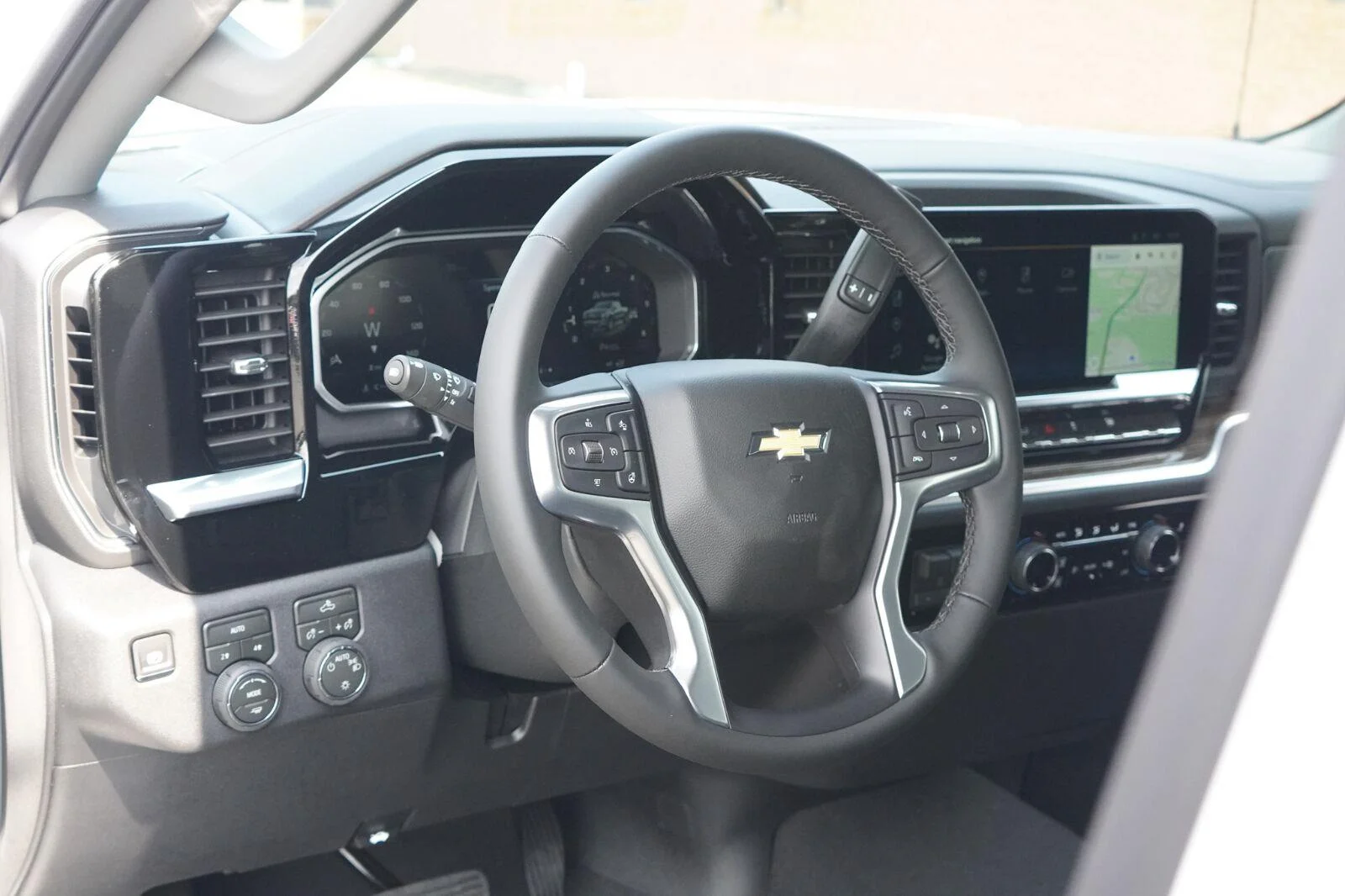 New 2026 Summit White Chevrolet LT (2FL) image 24